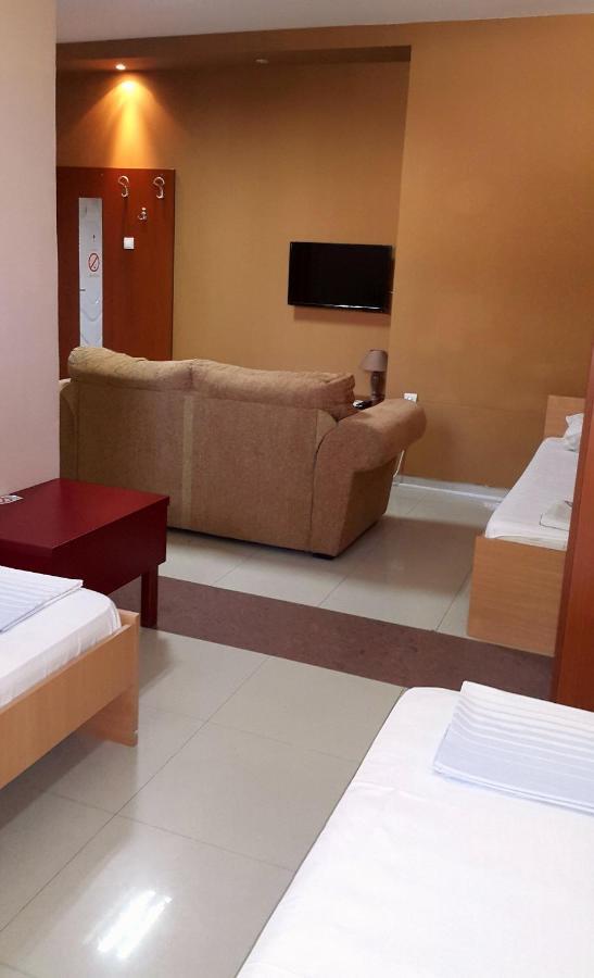 Hostel Paparazzo & Apartmens Kikinda Zewnętrze zdjęcie