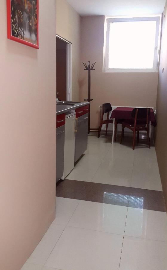 Hostel Paparazzo & Apartmens Kikinda Zewnętrze zdjęcie